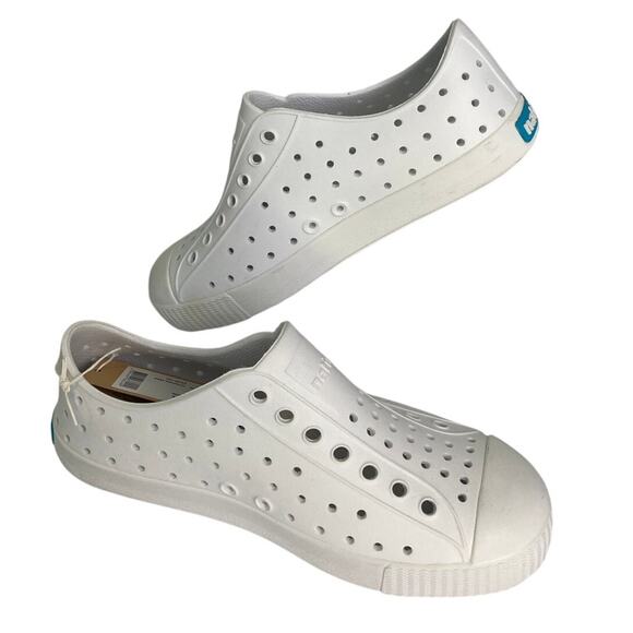 Native Jefferson Big Kid White shoes size J1 / 1 - Picture 2 of 9